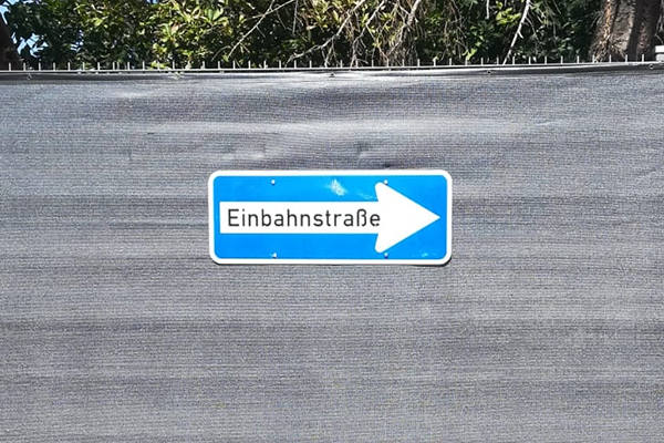 schild einbahnstraße