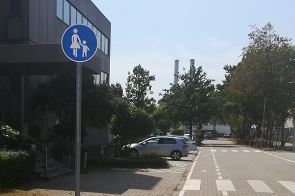 sicherheitsweg firmengelände